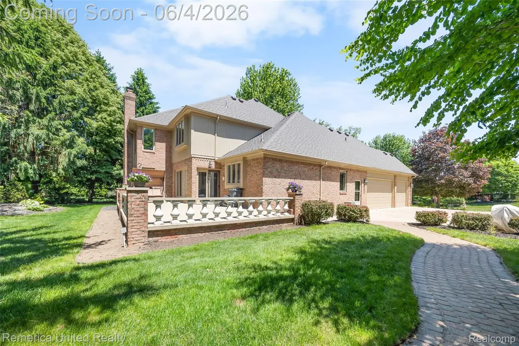 54501 Salem Drive Shelby Charter Township MI 48316