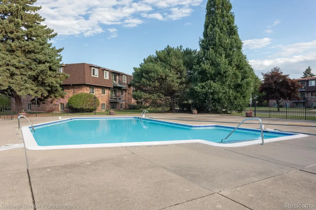 425 Riviera Drive St. Clair Shores City MI 48080