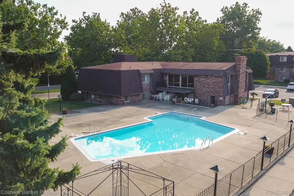425 Riviera Drive St. Clair Shores City MI 48080