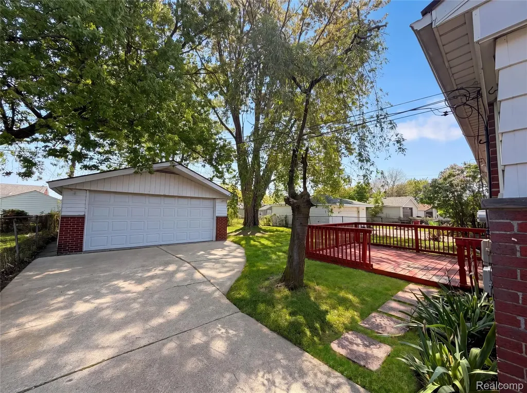 28832 Kaufman Street Roseville City MI 48066