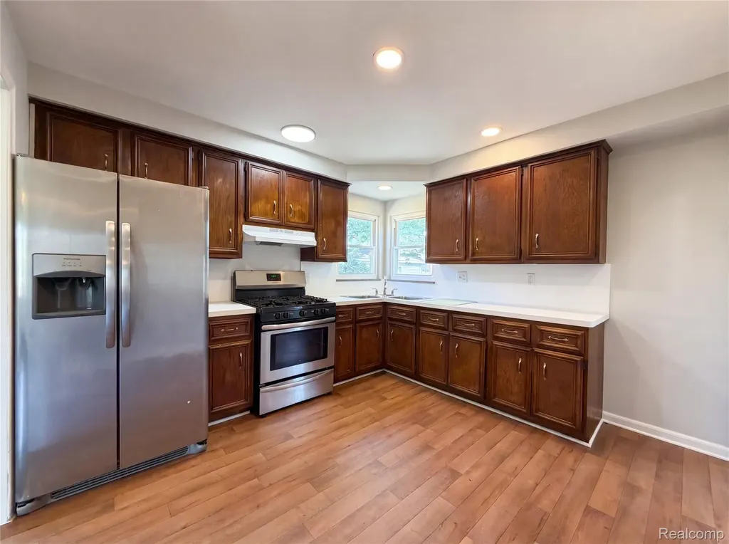 28832 Kaufman Street Roseville City MI 48066