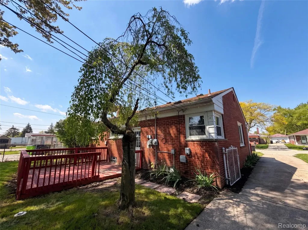 28832 Kaufman Street Roseville City MI 48066