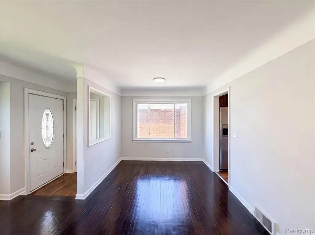 28832 Kaufman Street Roseville City MI 48066