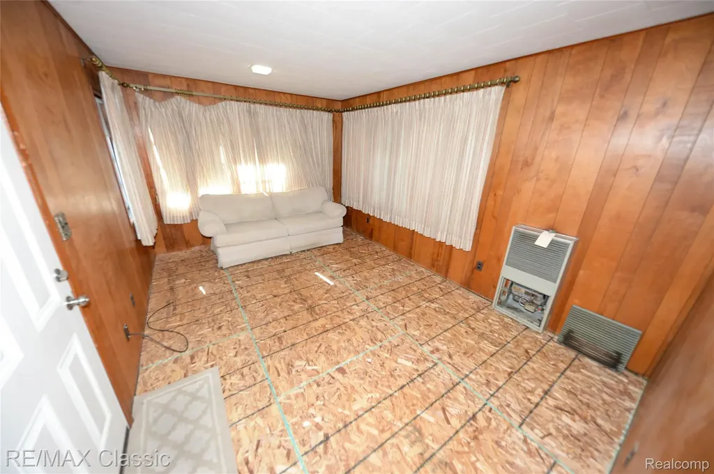 21961 Sussex Street Oak Park City MI 48237