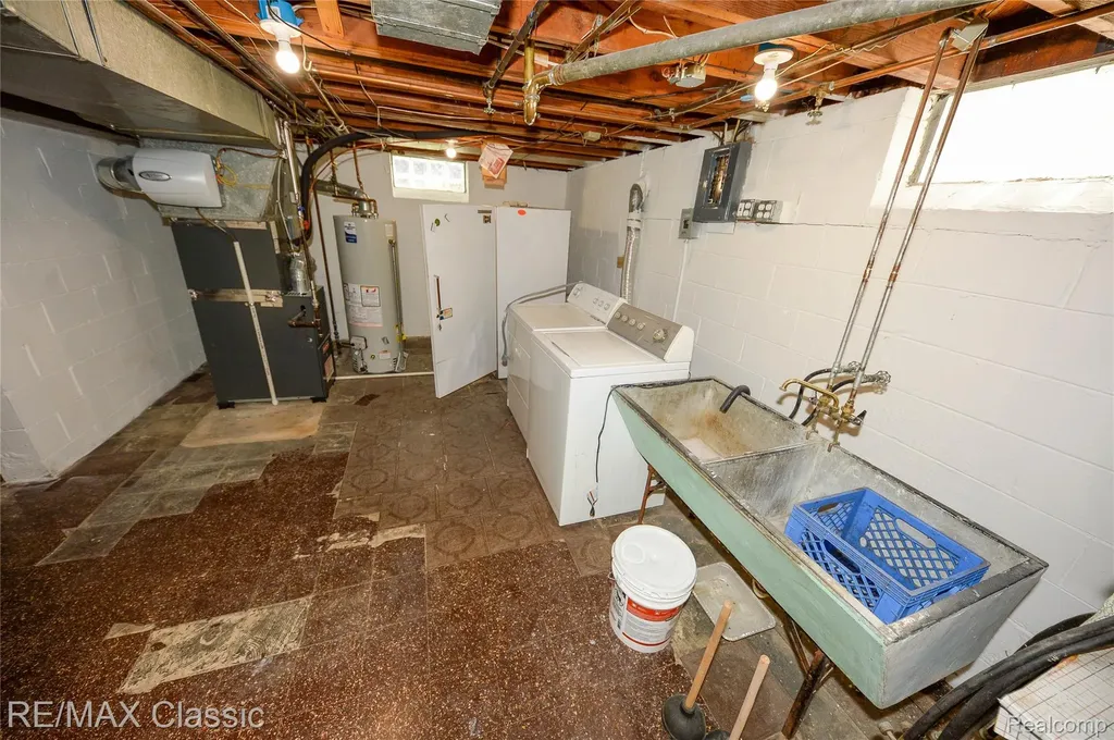 21961 Sussex Street Oak Park City MI 48237
