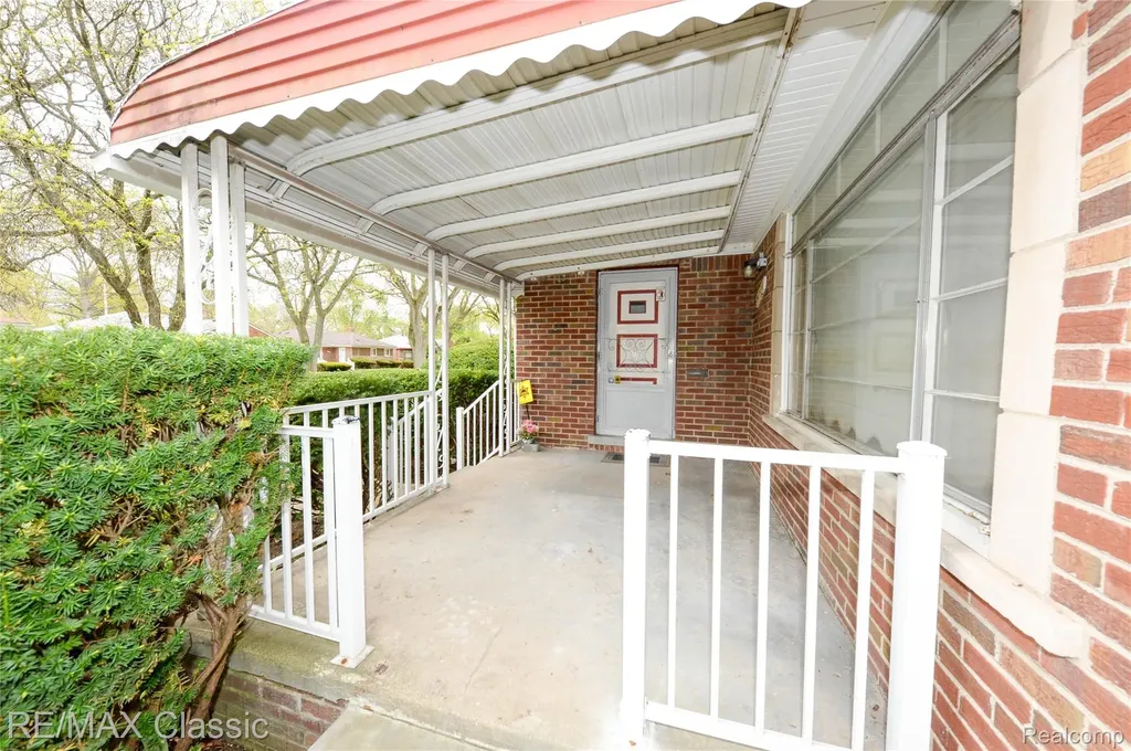 21961 Sussex Street Oak Park City MI 48237