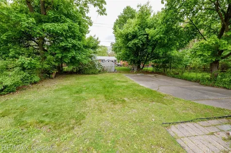21961 Sussex Street Oak Park City MI 48237