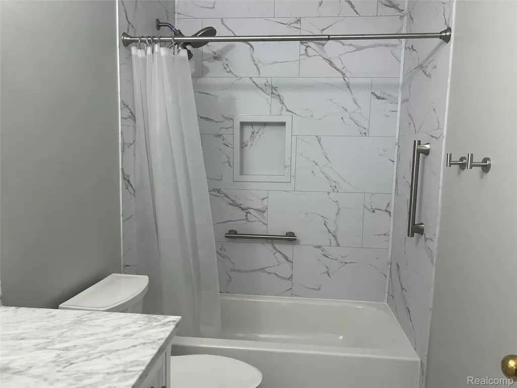 3591 Port Cove Drive Waterford Charter Township MI 48328