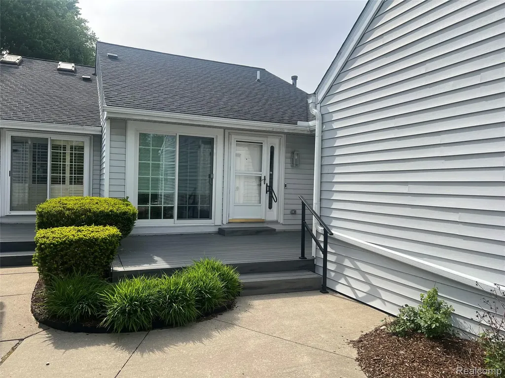 3591 Port Cove Drive Waterford Charter Township MI 48328
