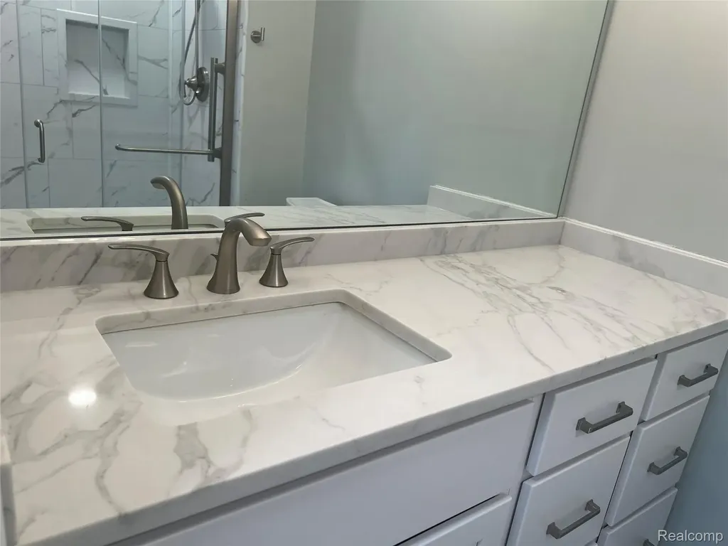 3591 Port Cove Drive Waterford Charter Township MI 48328