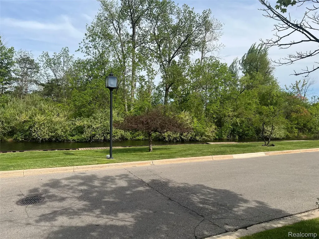 3591 Port Cove Drive Waterford Charter Township MI 48328