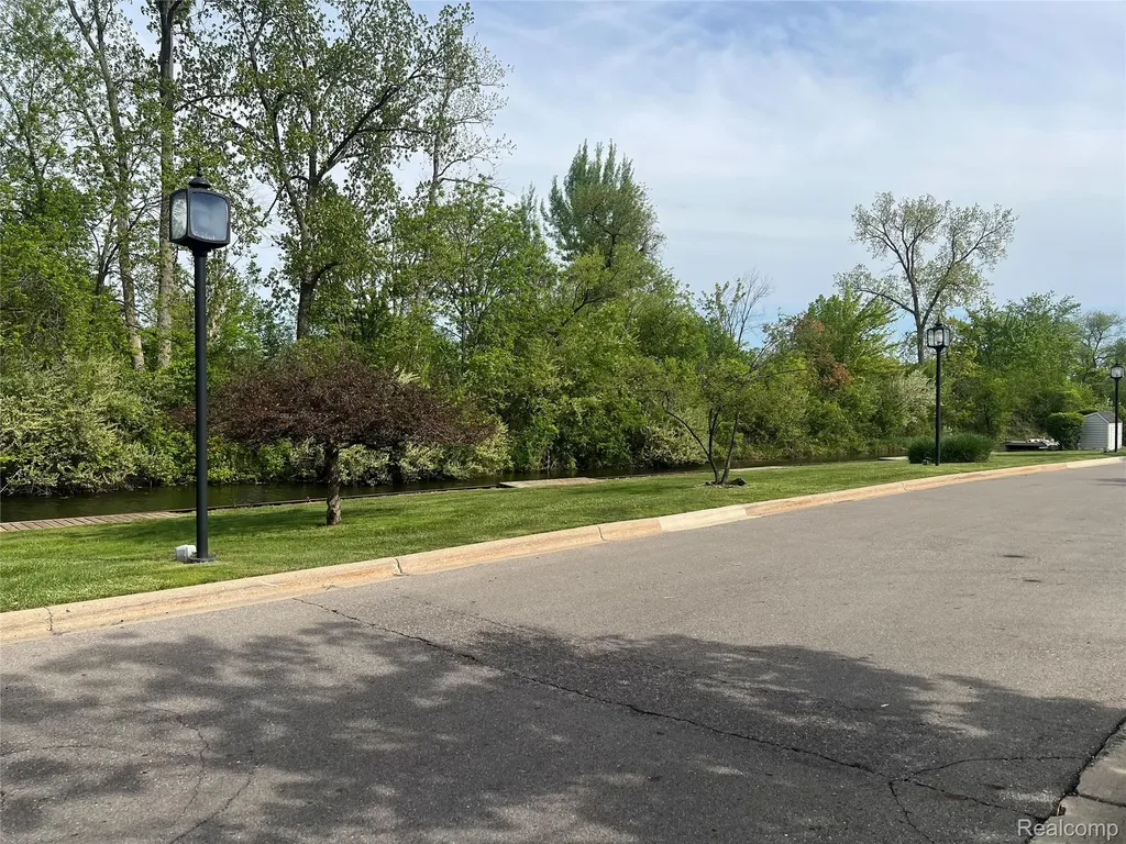 3591 Port Cove Drive Waterford Charter Township MI 48328