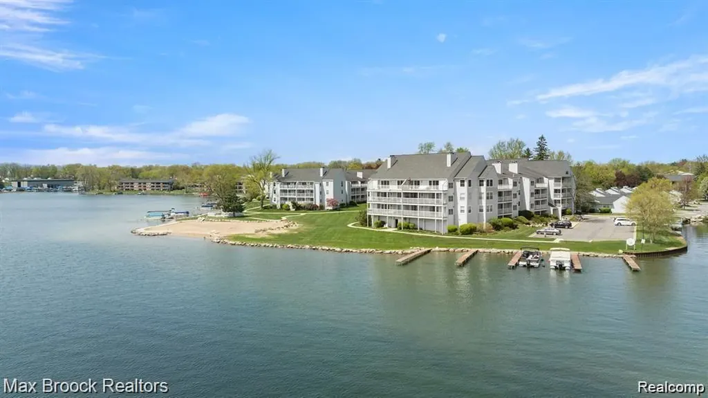 3591 Port Cove Drive Waterford Charter Township MI 48328