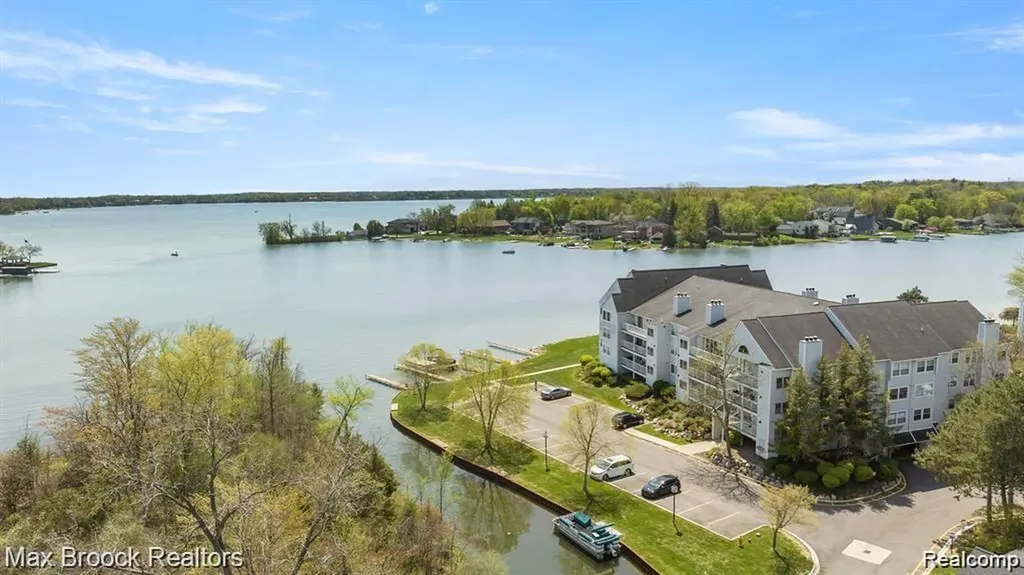 3591 Port Cove Drive Waterford Charter Township MI 48328