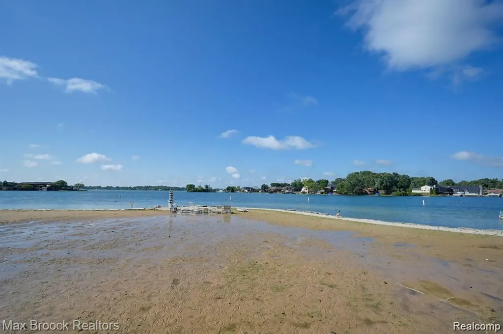 3591 Port Cove Drive Waterford Charter Township MI 48328