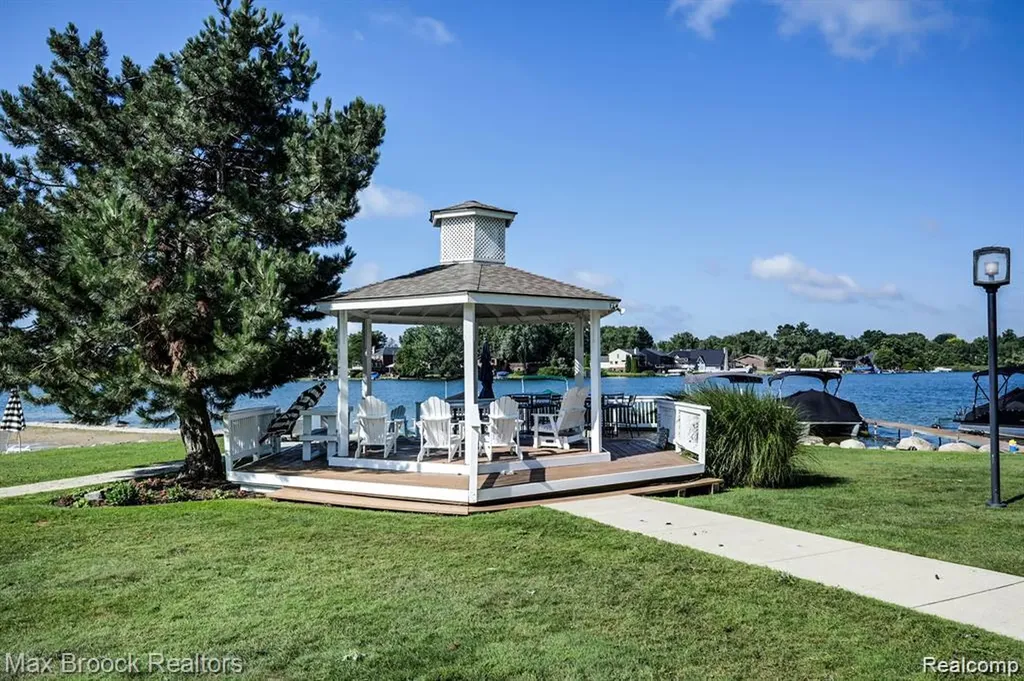 3591 Port Cove Drive Waterford Charter Township MI 48328