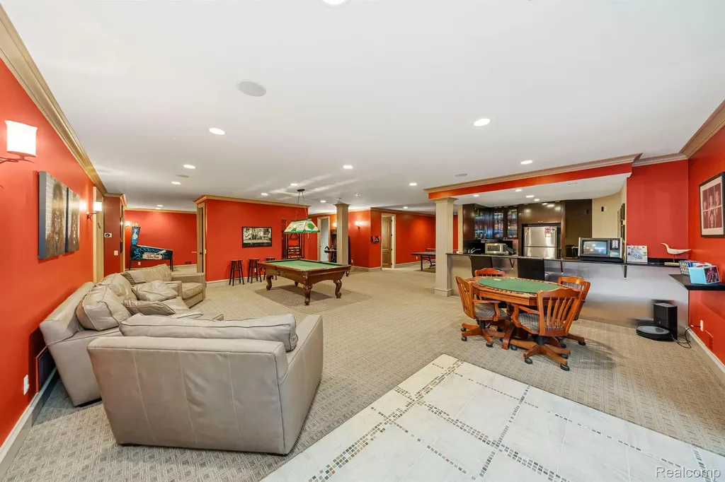 4326 Commerce Road Orchard Lake Village City MI 48324