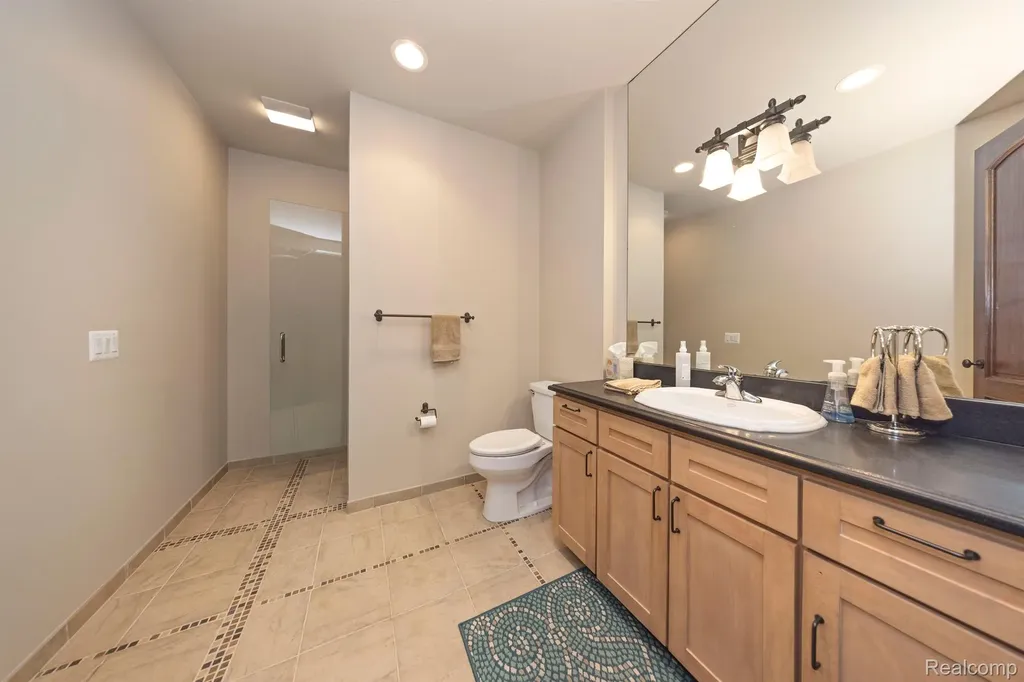 4326 Commerce Road Orchard Lake Village City MI 48324