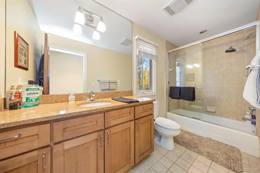 4326 Commerce Road Orchard Lake Village City MI 48324