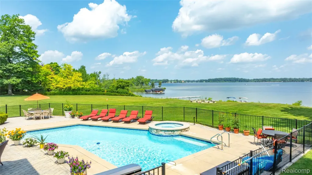 4326 Commerce Road Orchard Lake Village City MI 48324
