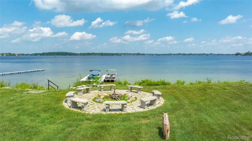 4326 Commerce Road Orchard Lake Village City MI 48324