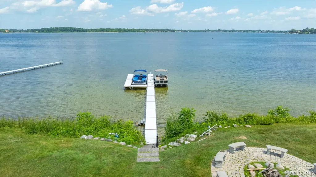 4326 Commerce Road Orchard Lake Village City MI 48324