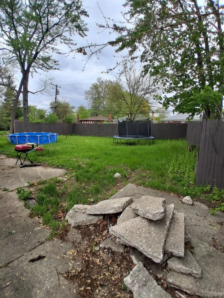 22440 Pembroke Avenue Detroit City MI 48219