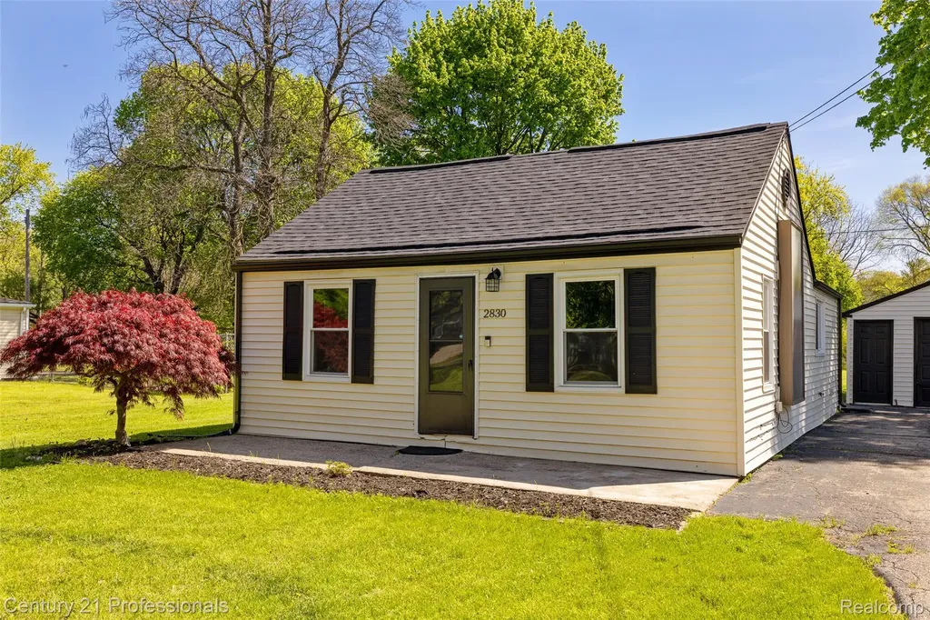 2830 Deland Road Waterford Charter Township MI 48329