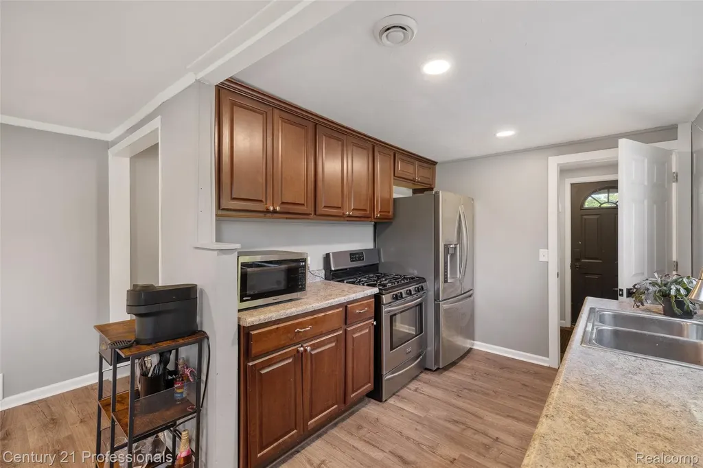 2830 Deland Road Waterford Charter Township MI 48329
