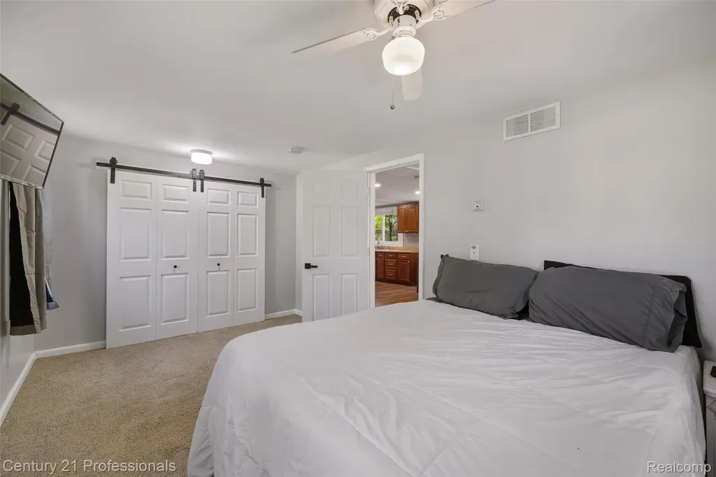 2830 Deland Road Waterford Charter Township MI 48329