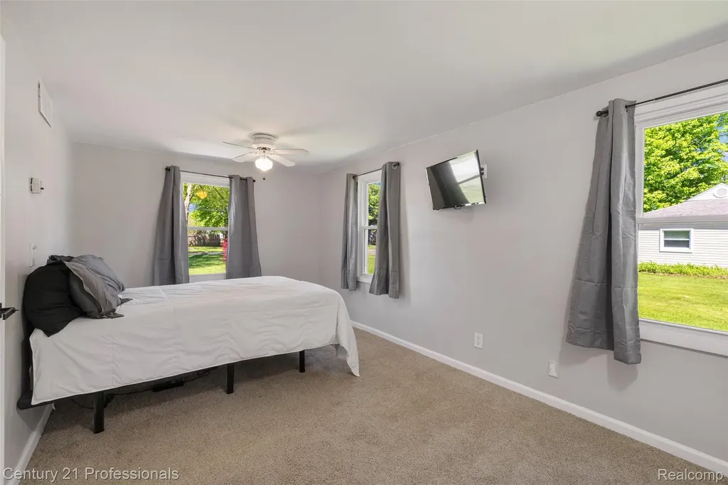2830 Deland Road Waterford Charter Township MI 48329