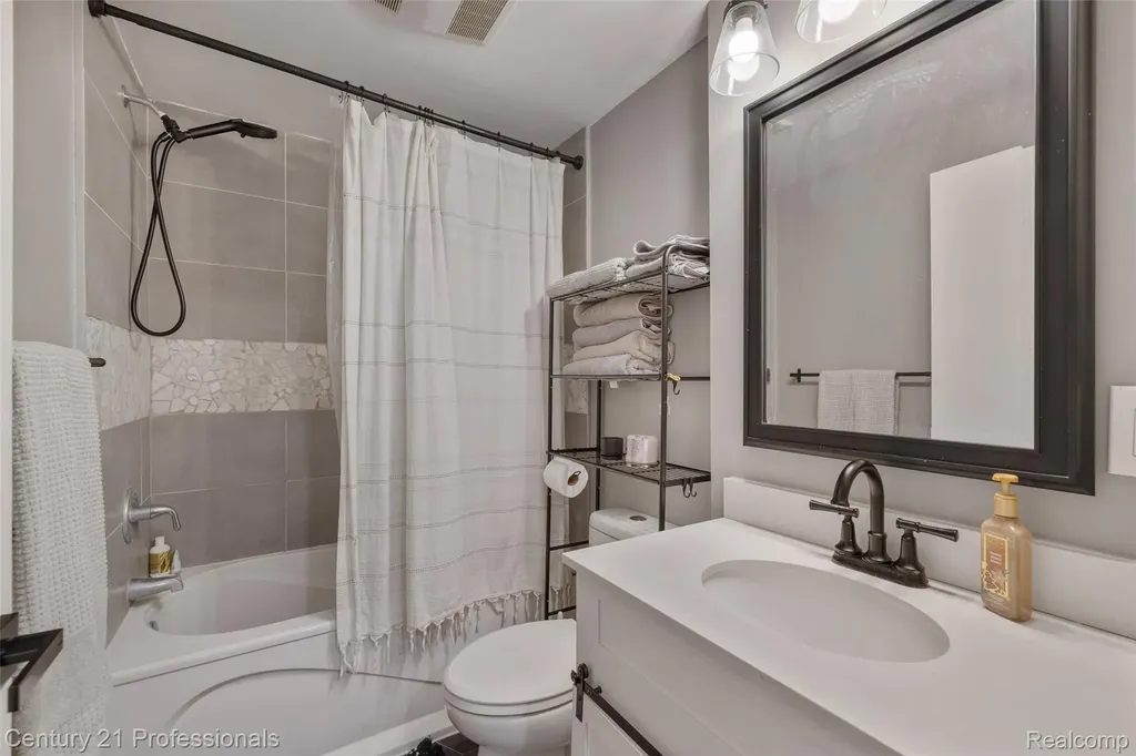 2830 Deland Road Waterford Charter Township MI 48329