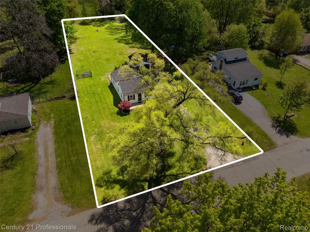 2830 Deland Road Waterford Charter Township MI 48329