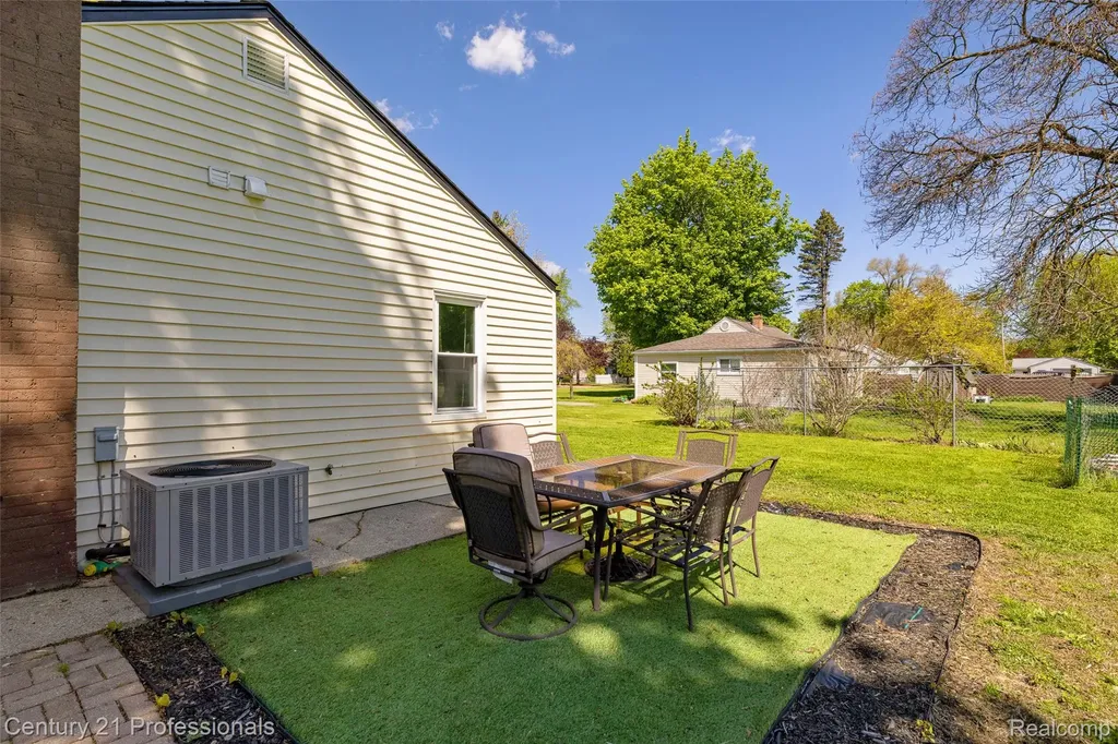 2830 Deland Road Waterford Charter Township MI 48329