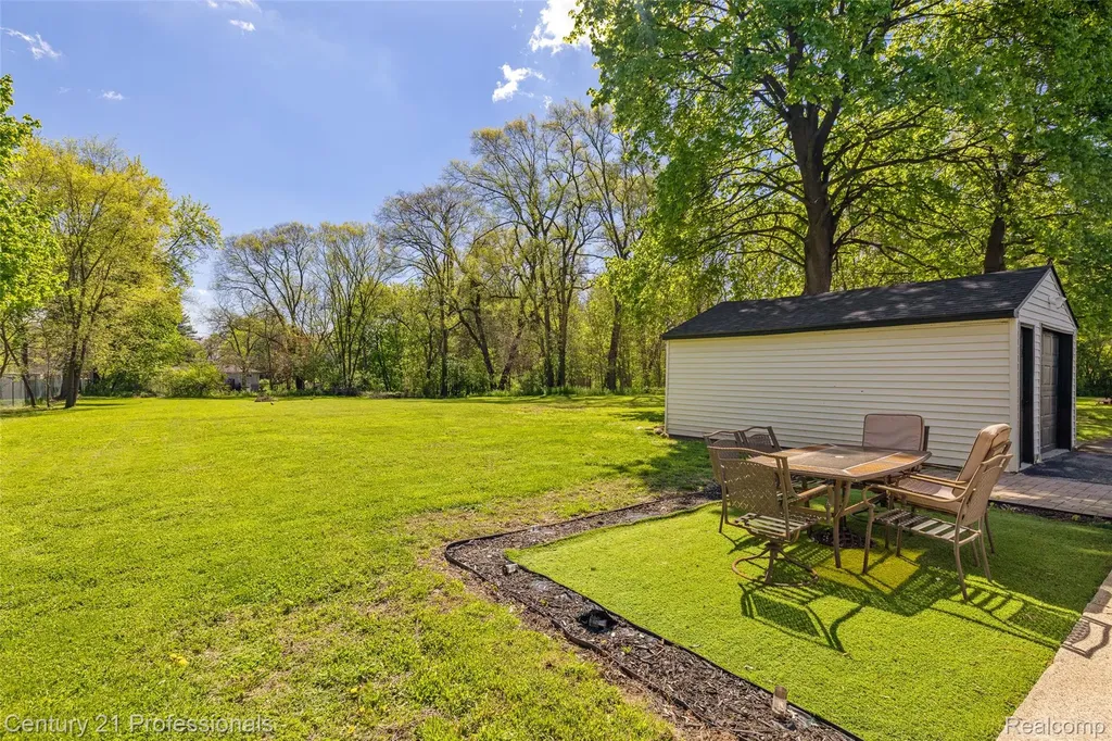 2830 Deland Road Waterford Charter Township MI 48329