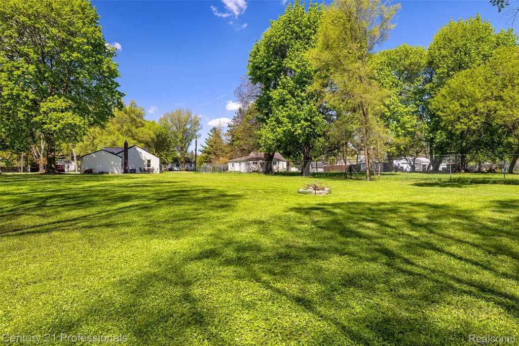 2830 Deland Road Waterford Charter Township MI 48329