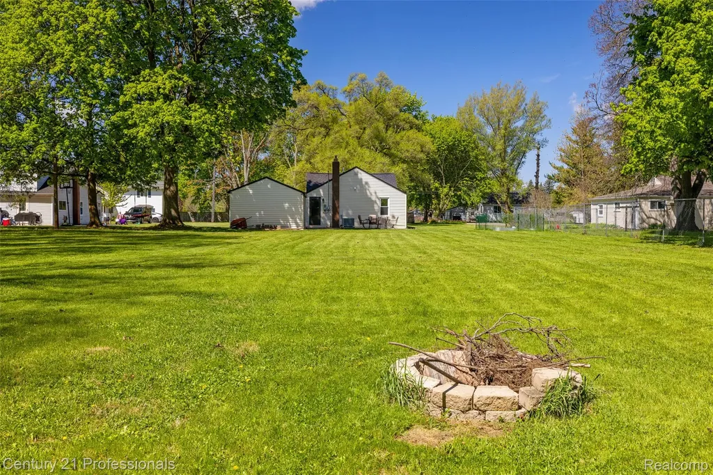 2830 Deland Road Waterford Charter Township MI 48329