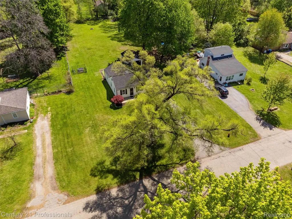 2830 Deland Road Waterford Charter Township MI 48329