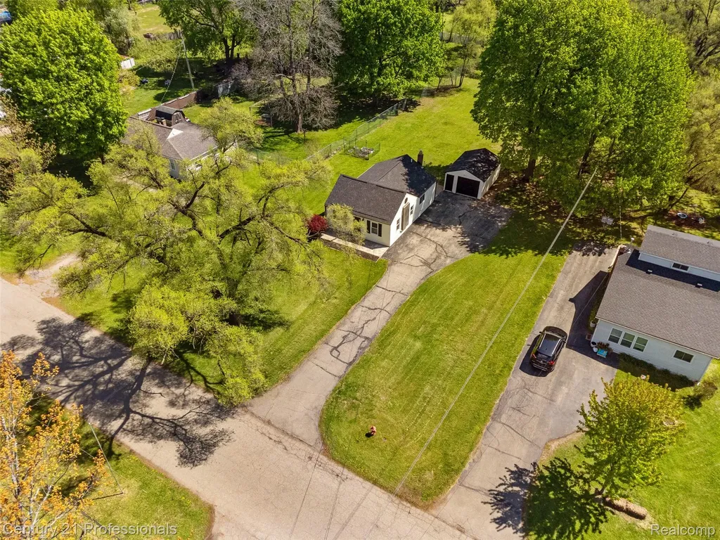 2830 Deland Road Waterford Charter Township MI 48329