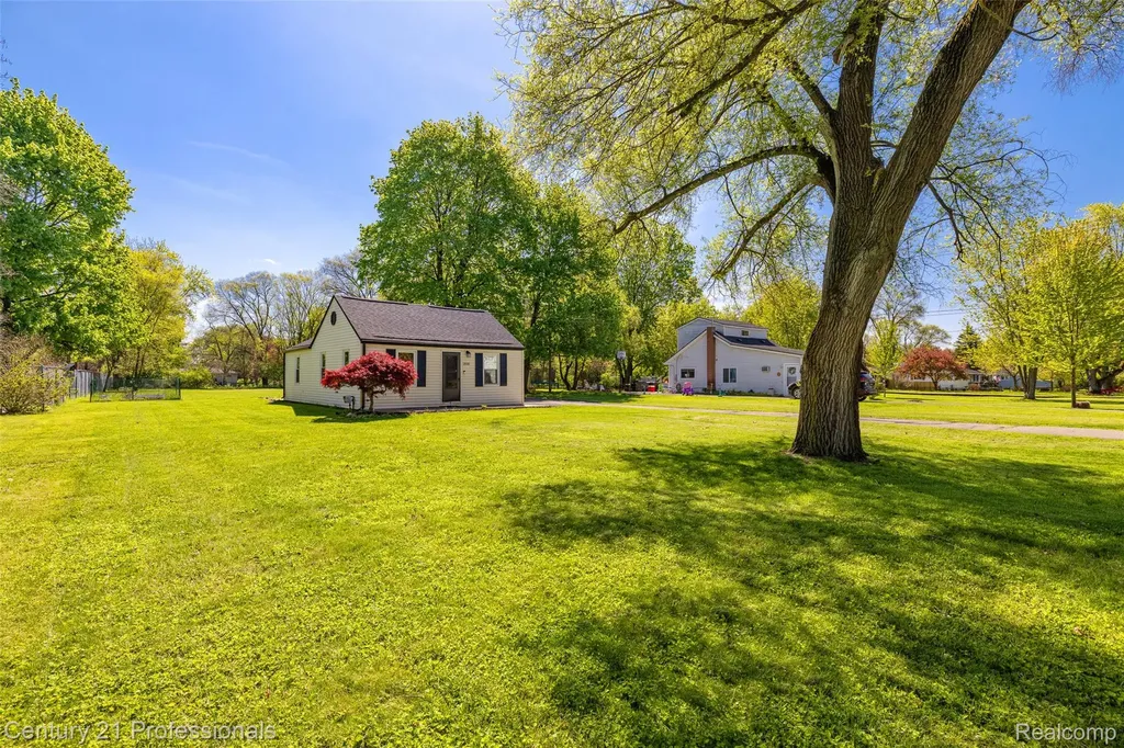 2830 Deland Road Waterford Charter Township MI 48329