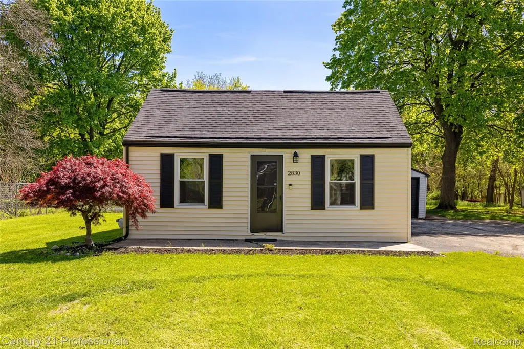 2830 Deland Road Waterford Charter Township MI 48329