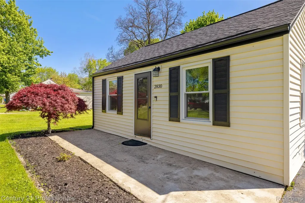 2830 Deland Road Waterford Charter Township MI 48329