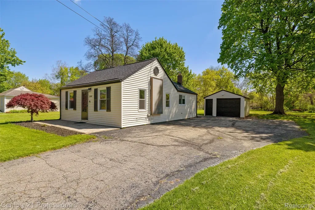 2830 Deland Road Waterford Charter Township MI 48329