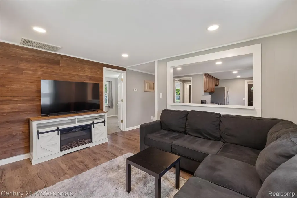 2830 Deland Road Waterford Charter Township MI 48329