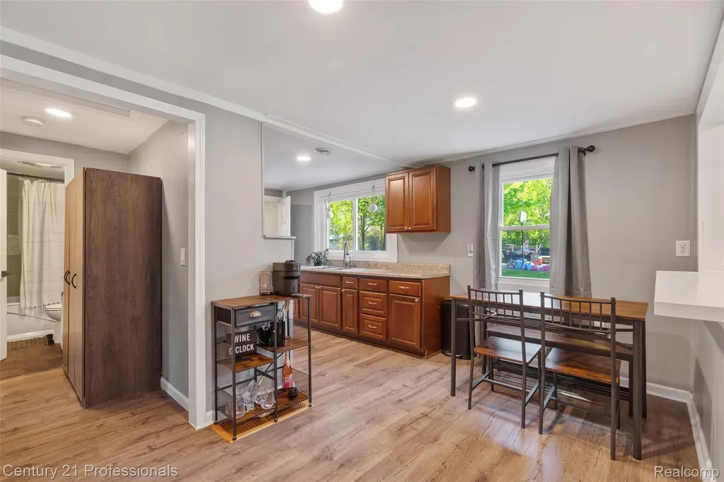 2830 Deland Road Waterford Charter Township MI 48329