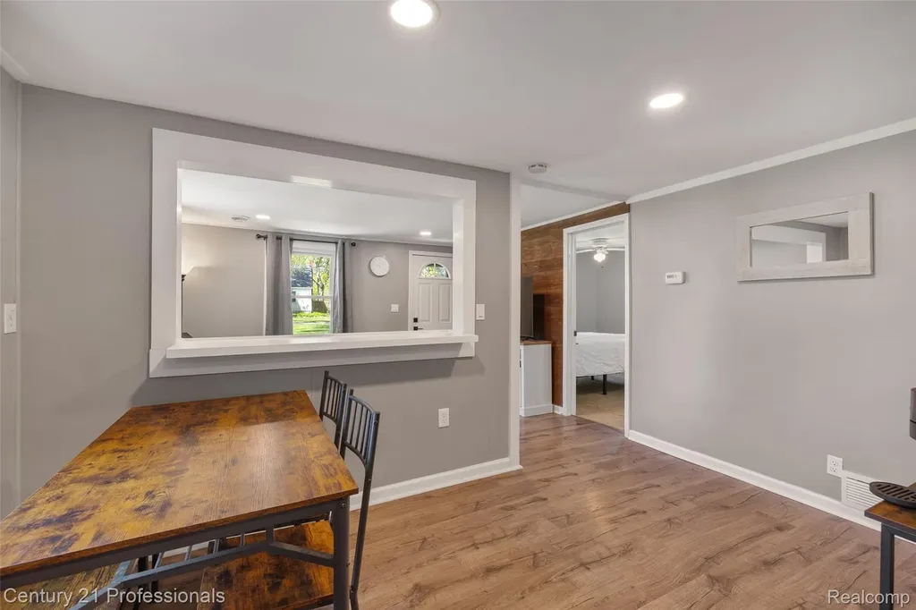 2830 Deland Road Waterford Charter Township MI 48329