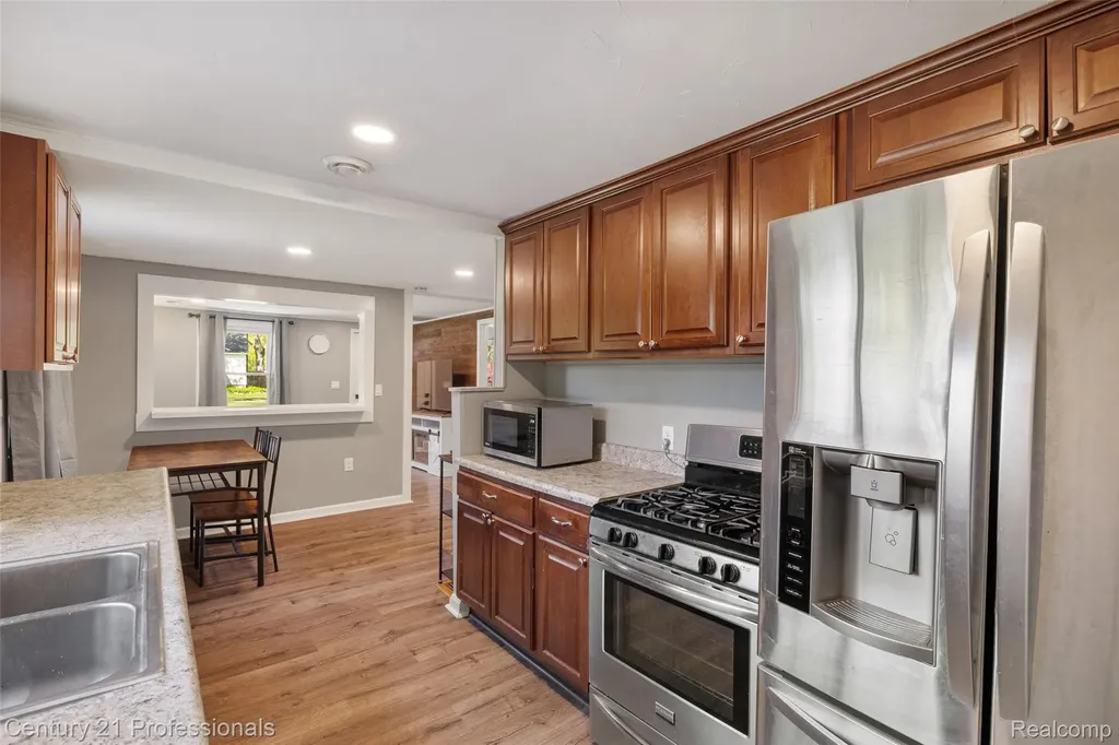 2830 Deland Road Waterford Charter Township MI 48329