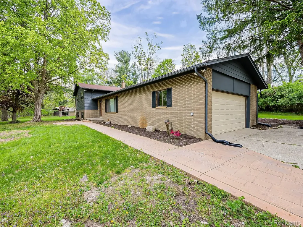 7580 Thornwood Street Canton Charter Township MI 48187