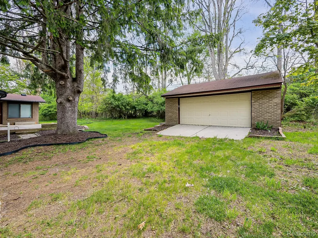 7580 Thornwood Street Canton Charter Township MI 48187