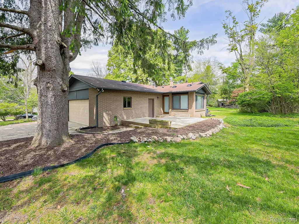 7580 Thornwood Street Canton Charter Township MI 48187